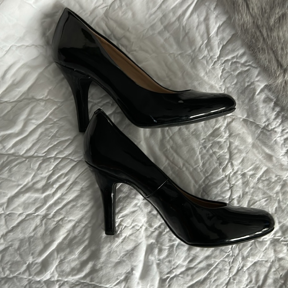 Kelly & Katie black pumps - Picture 8 of 9